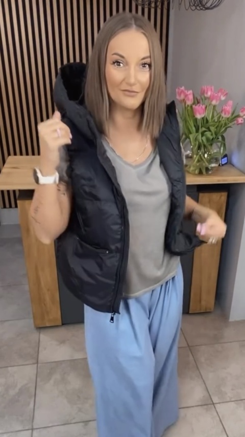 Kamizelka z kapturem Naturalny Puch Czarna Kamizelka z kapturem Naturalny Puch Czarna