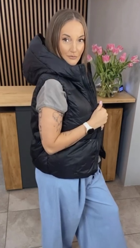 Kamizelka z kapturem Naturalny Puch Czarna Kamizelka z kapturem Naturalny Puch Czarna