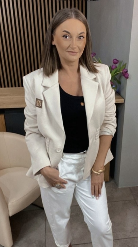 Marynarka z gumką w talii – By Love Me Beżowa Marynarka z gumką w talii – By Love Me Beżowa