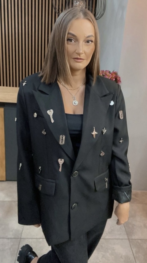 Marynarka C.L Exclusive zdobiona metalowymi aplikacjami