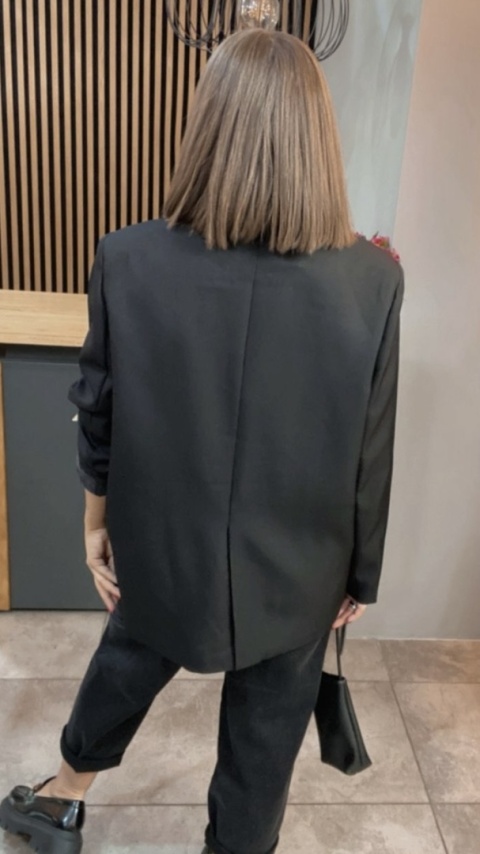 Marynarka C.L Exclusive zdobiona metalowymi aplikacjami