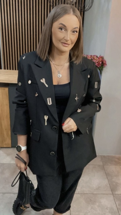 Marynarka C.L Exclusive zdobiona metalowymi aplikacjami