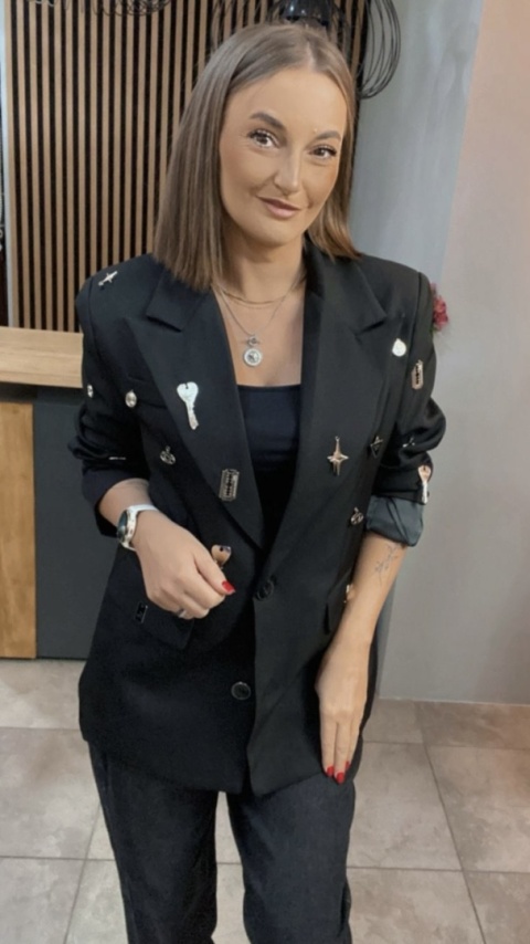 Marynarka C.L Exclusive zdobiona metalowymi aplikacjami