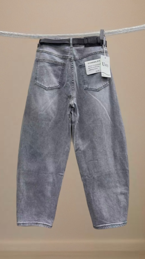 Jeansy Uiuj Banana Fit UBAM261-1