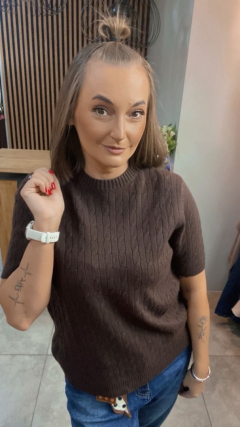 Sweter ze splotem warkoczowym - Czekolada