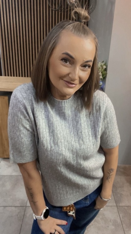 Sweter ze splotem warkoczowym - Beżowy