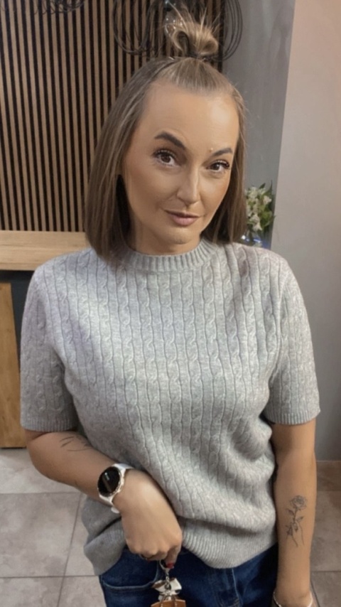 Sweter ze splotem warkoczowym - Beżowy