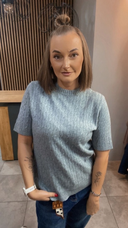 Sweter ze splotem warkoczowym - Szary