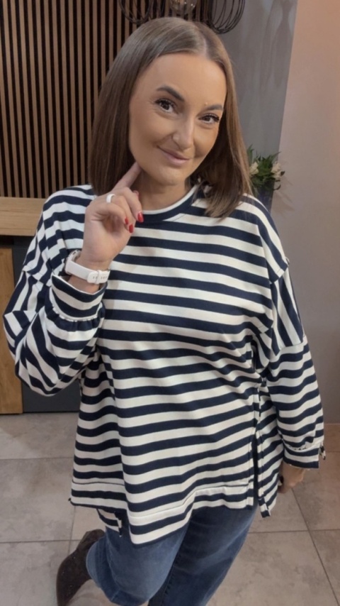 Bluzka w paski - oversize - biało-granatowa
