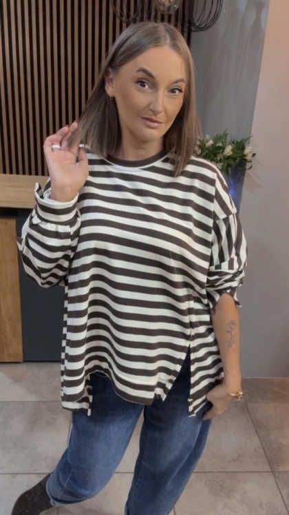Bluzka w paski – oversize - biało-brązowa