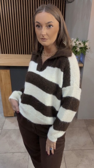 Sweter w paski z kołnierzykiem - Brązowy