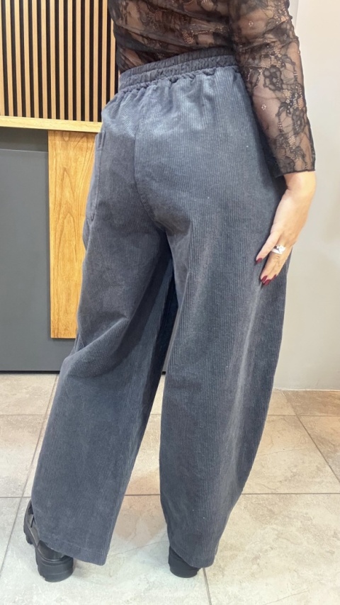 Spodnie sztruksowe Gioya & Co. - Smoke