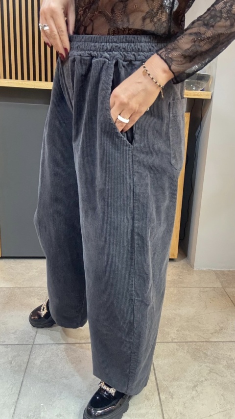 Spodnie sztruksowe Gioya & Co. - Smoke