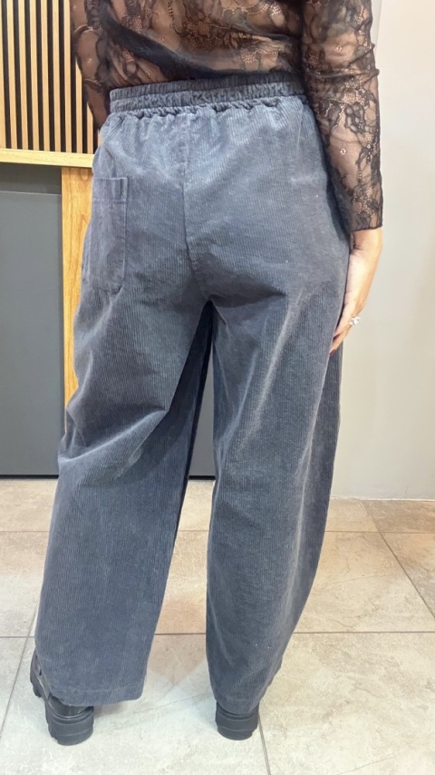 Spodnie sztruksowe Gioya & Co. - Smoke