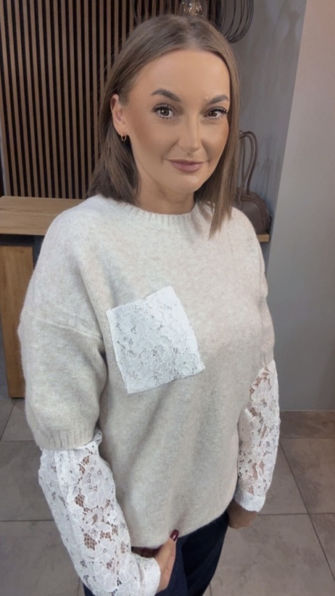 Sweter Vinceotto z koronkowymi detalami