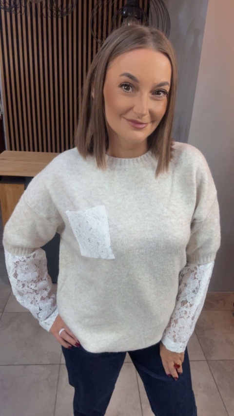 Sweter Vinceotto z koronkowymi detalami