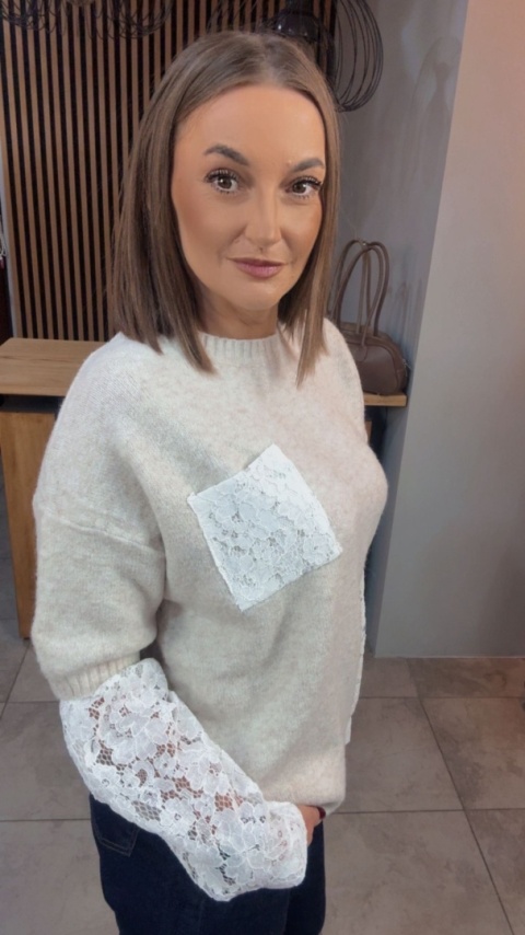 Sweter Vinceotto z koronkowymi detalami