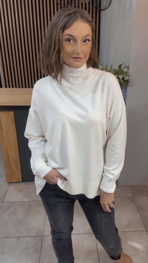 Sweter z półgolfem oversize Finery - Śmietanka