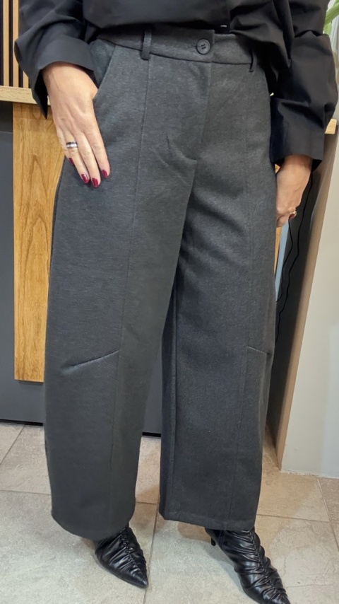 Spodnie „Wełniany komfort, który nosisz z klasą - spodnie JOY."