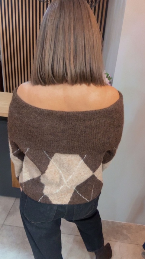 Sweter VICBEE - Argyle z szerokim kołnierzem - Coffee