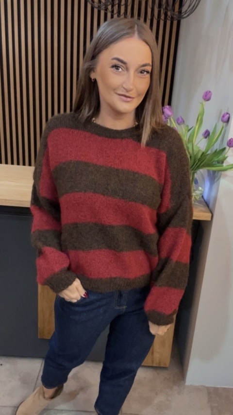 Sweter w pasy oversize - czerwono–brązowy