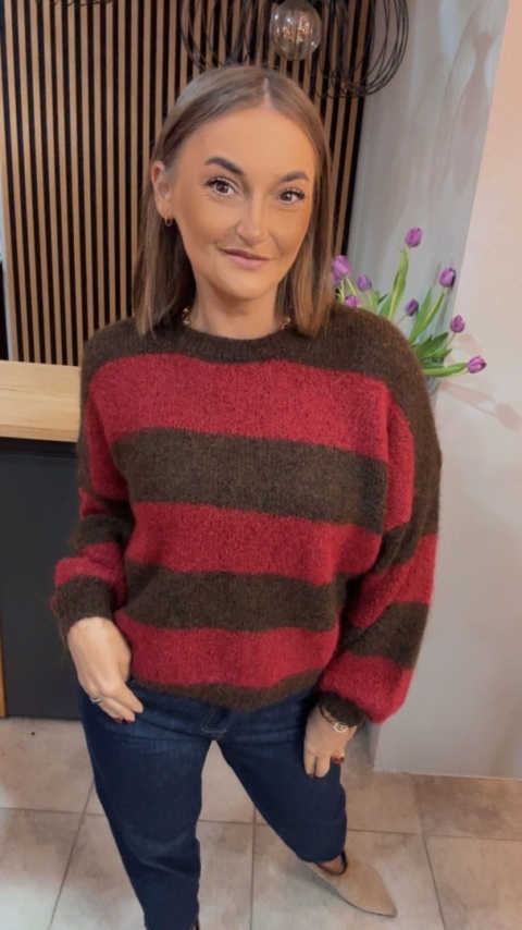 Sweter w pasy oversize - czerwono–brązowy
