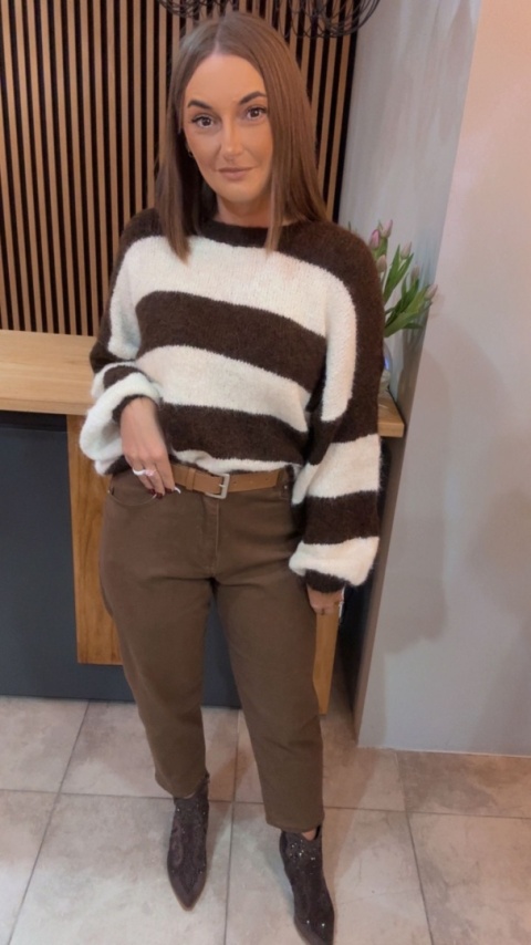 Sweter w pasy oversize - biało–brązowy