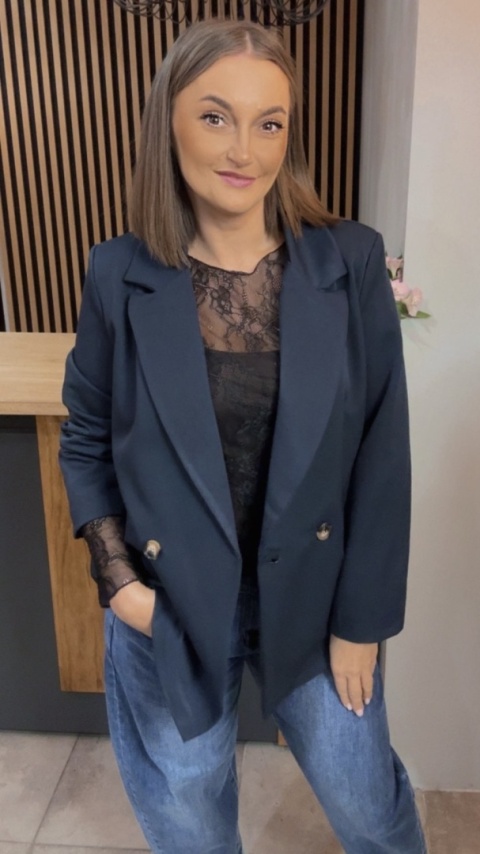 Elegancka Marynarka Dwurzędowa – Granatowa