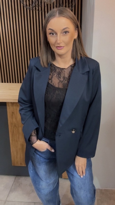 Elegancka Marynarka Dwurzędowa – Granatowa