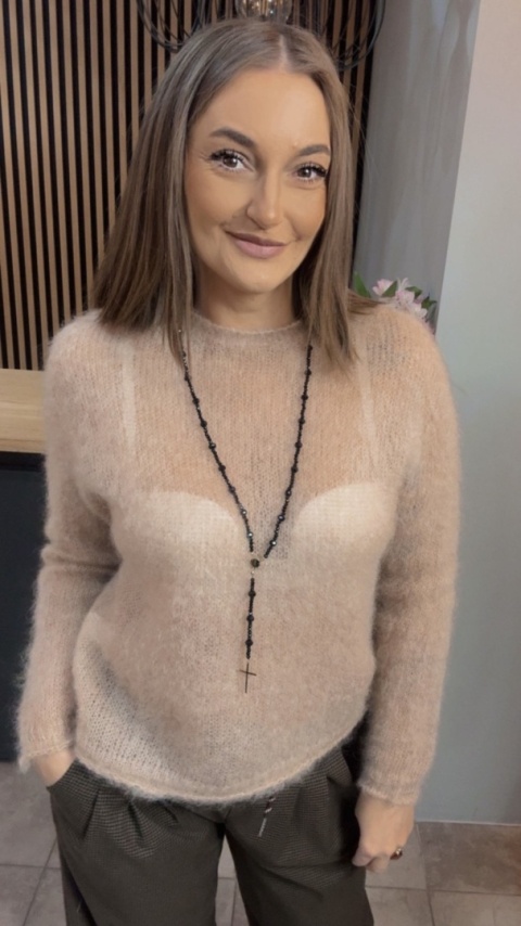 Sweter Kid Moher - klasyczny krój z okrągłym dekoltem - Camel