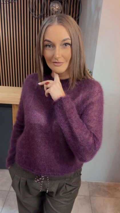 Sweter Kid Moher - klasyczny krój z okrągłym dekoltem - Oberżyna