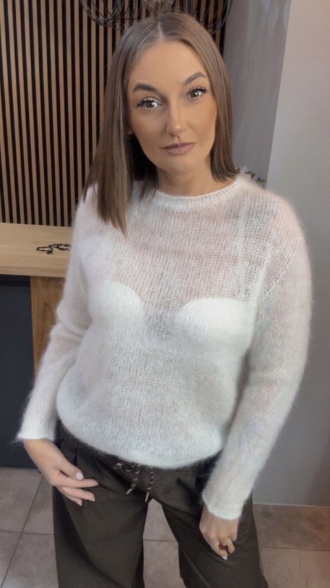 Sweter Kid Moher - klasyczny krój z okrągłym dekoltem - Biały