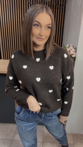 Sweter VICBEE w serduszka – ciemny brąz