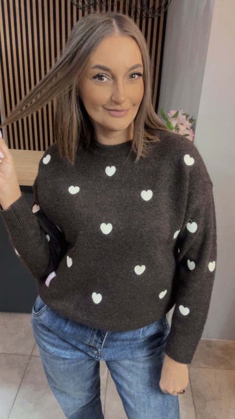 Sweter VICBEE w serduszka – ciemny brąz
