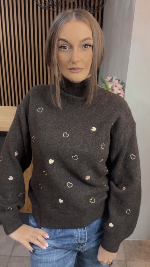 Sweter VICBEE z motywem serduszek – półgolf