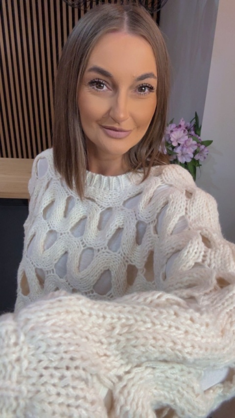 Ażurowy sweter Y.Two Woman – efektowny oversize