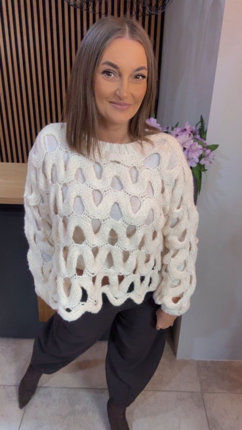 Ażurowy sweter Y.Two Woman – efektowny oversize