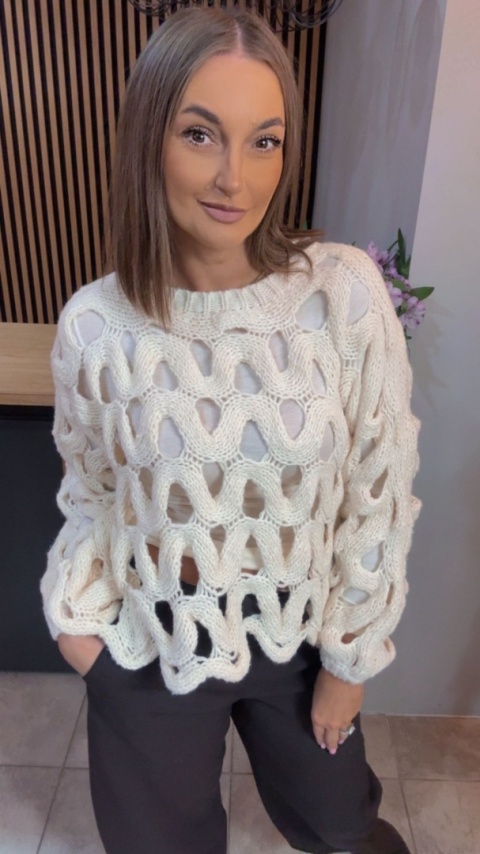 Ażurowy sweter Y.Two Woman – efektowny oversize