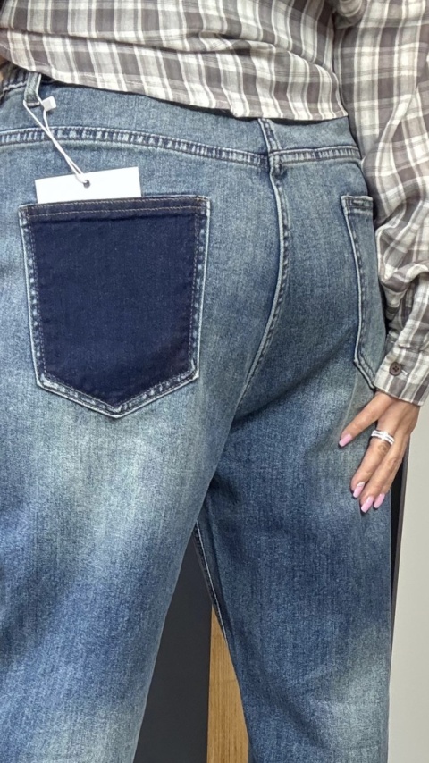 Jeansy z kontrastową kieszenią – Premium Denim