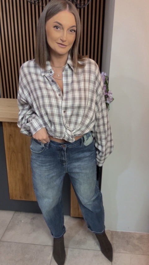 Jeansy z kontrastową kieszenią – Premium Denim