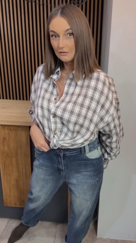 Jeansy z kontrastową kieszenią – Premium Denim