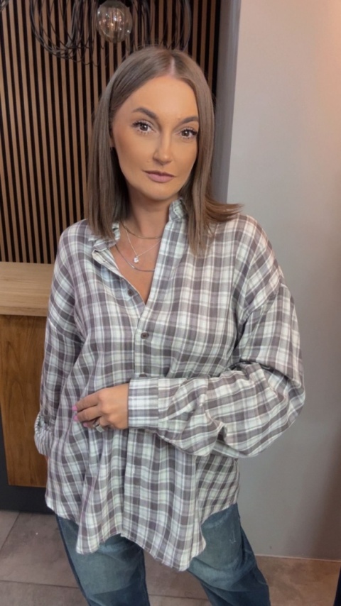 Koszula w kratę - w stonowanej kolorystyce szaro-beżowej