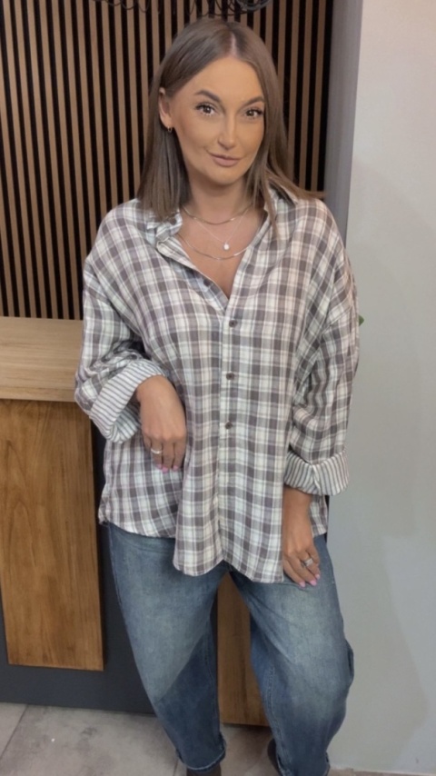 Koszula w kratę - w stonowanej kolorystyce szaro-beżowej