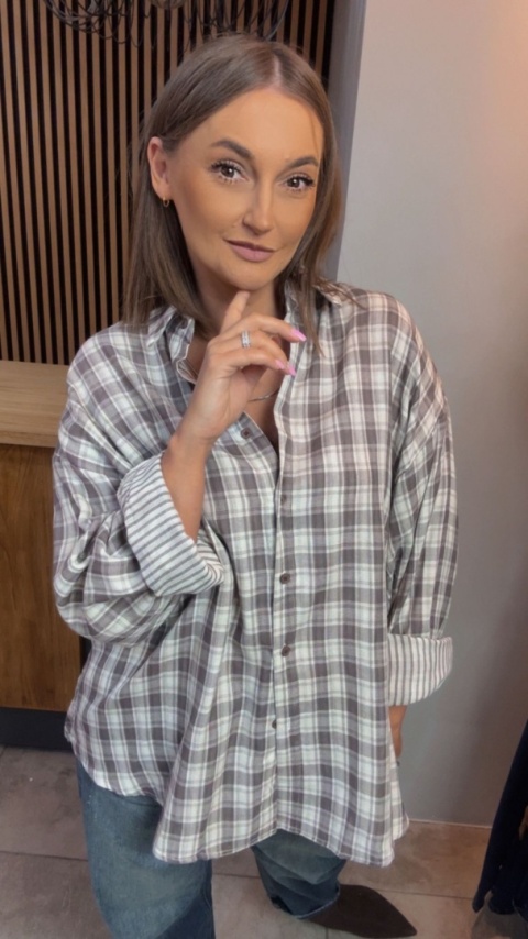 Koszula w kratę - w stonowanej kolorystyce szaro-beżowej