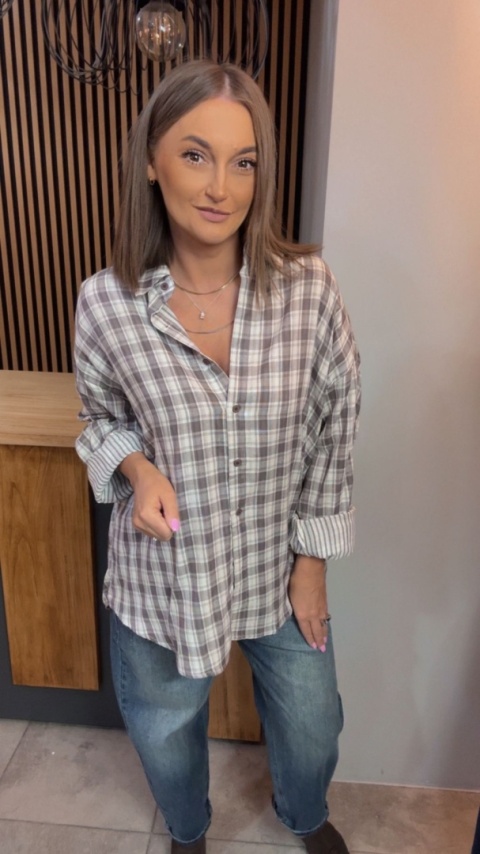 Koszula w kratę - w stonowanej kolorystyce szaro-beżowej