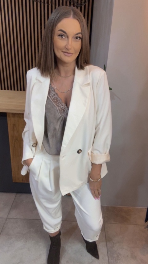 Elegancka Marynarka Dwurzędowa – Śmietanka