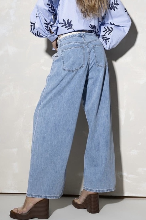 Jeansy Gioya Co. Wide Leg z plisowaniem i paskiem