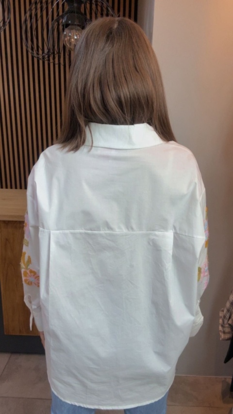 Koszula ZETA OTTO z haftowanymi rękawami – biała