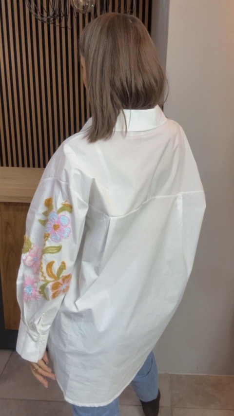 Koszula ZETA OTTO z haftowanymi rękawami – biała