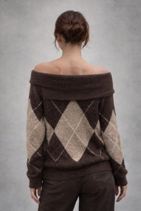 Sweter VICBEE - Argyle z szerokim kołnierzem - Coffee